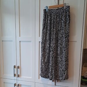 086 - H&M Monochrome Patterned Wide Leg Pants